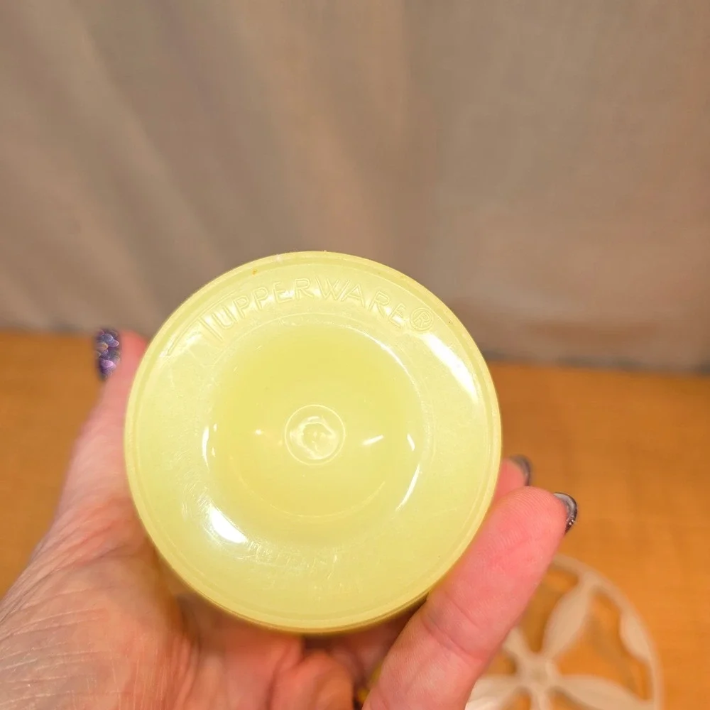 Vintage Tupperware Quick‎ Shake Gravy Drink Container Yellow Pour Spout Lid